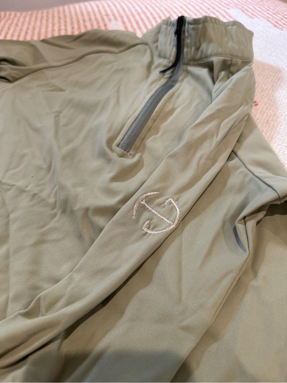 Sage Green Women’s XS Long Sleeve Pullover Activewear Top - Picture 5 of 5